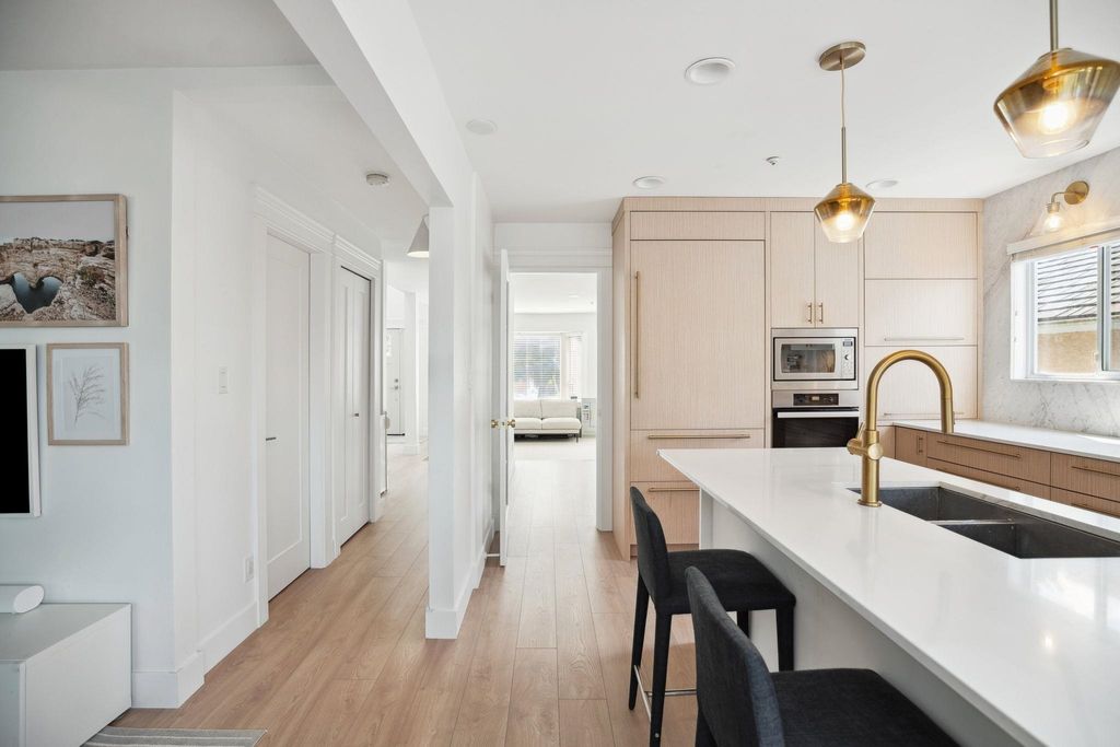 listing image 1107161986162426666