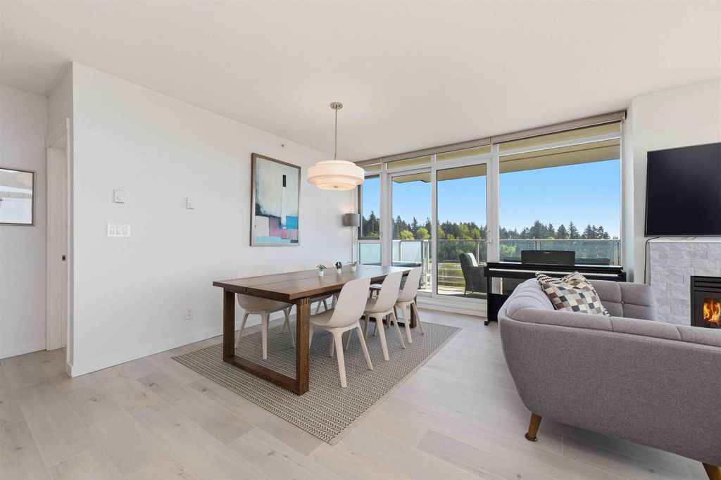 listing image 1104989478235873156