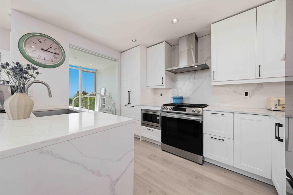 listing image 1105235319581959593