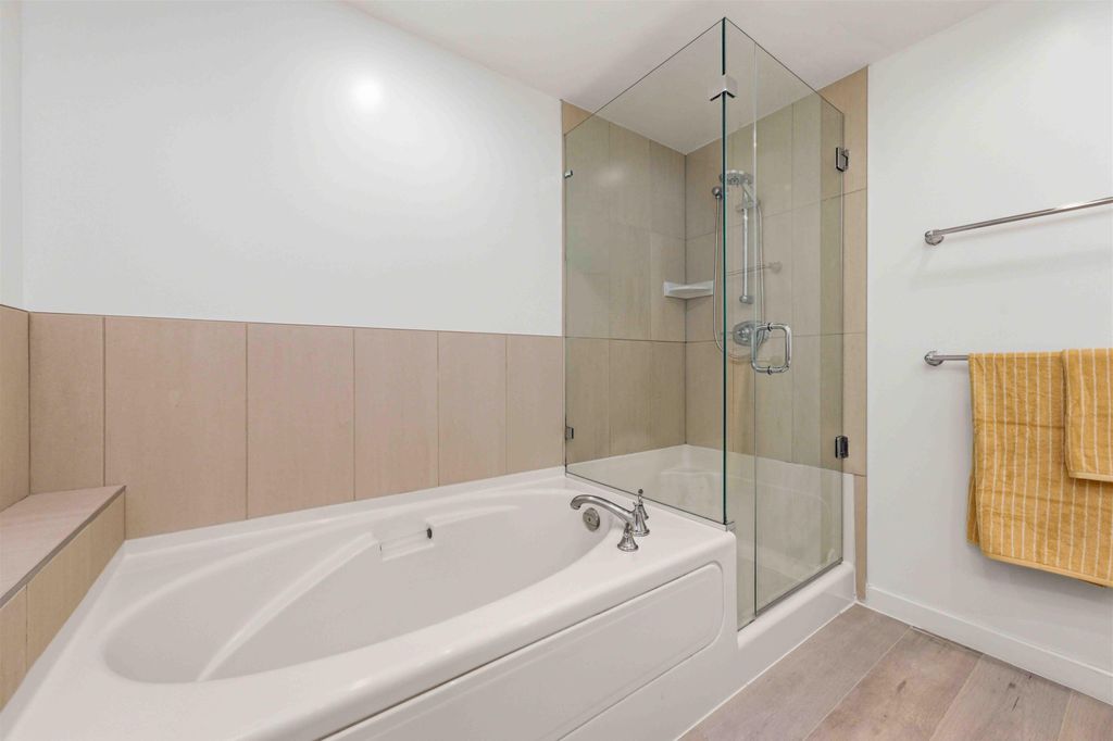 listing image 1106621184070416376