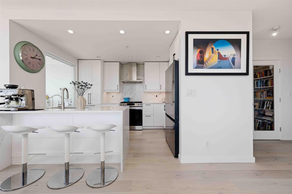 listing image 1104810863429940624