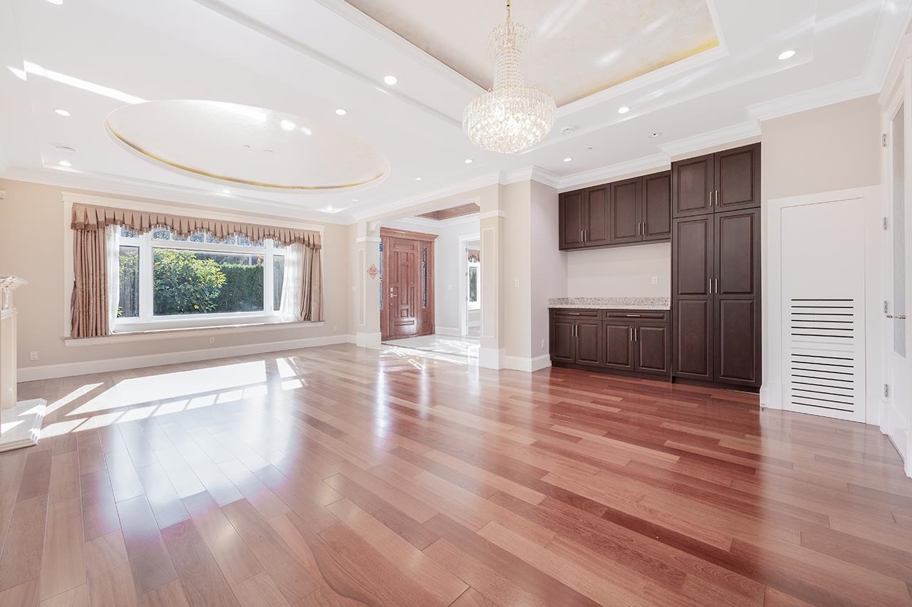 2817 Oliver Crescent