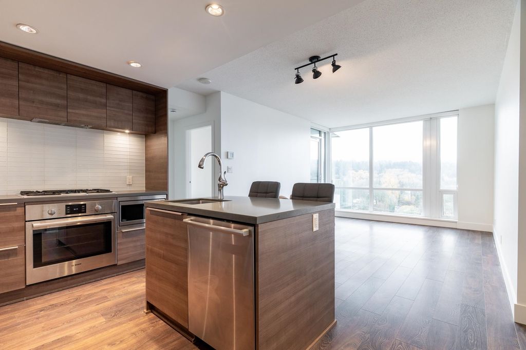 listing image 1107481538638149631