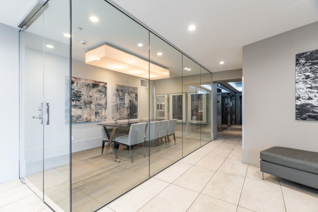 listing image 1102399366076070040