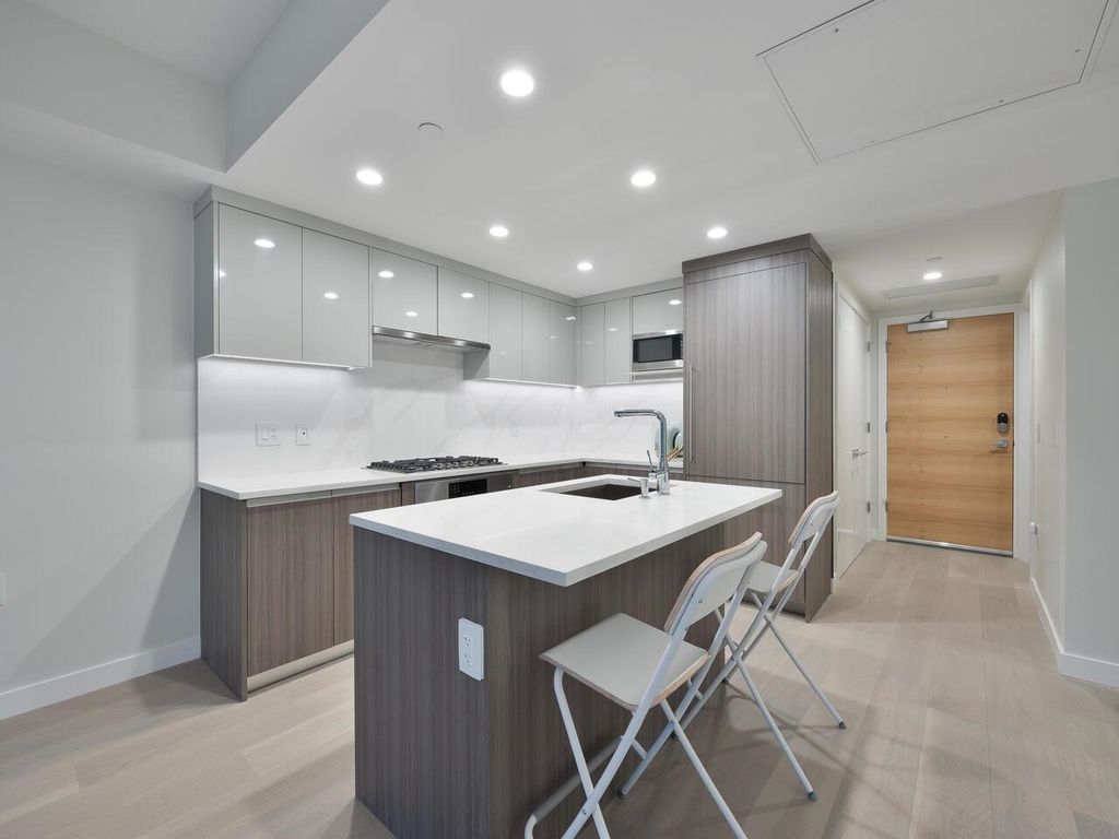 listing image 1101608616844675125