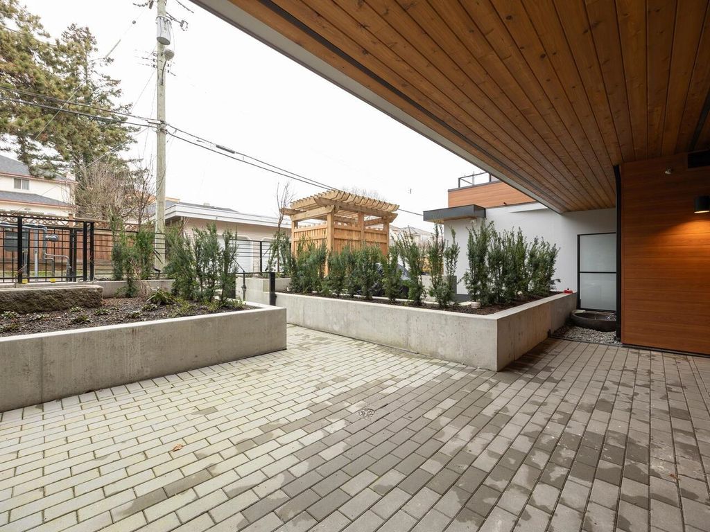 listing image 1105106446387549630