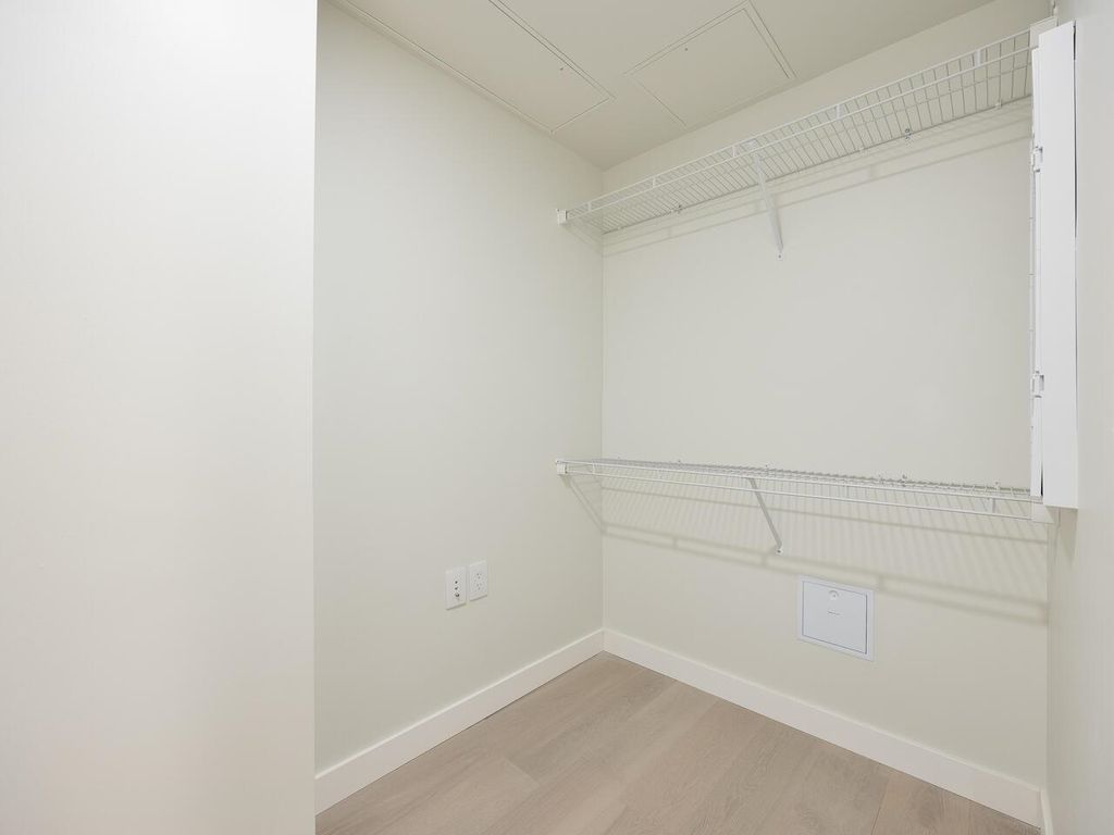 listing image 1100149810253714032