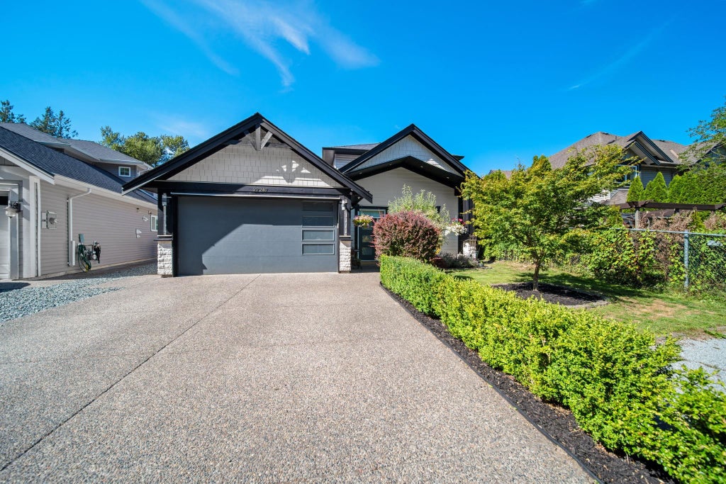 Photo of 27247 33b Avenue, Langley, BC V4W 4A6 (MLS # R3146593)