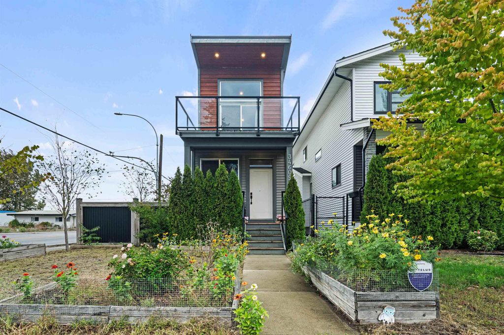 Photo of 34609 2 Avenue, Abbotsford, BC V2S 8C1 (MLS # R3110576)