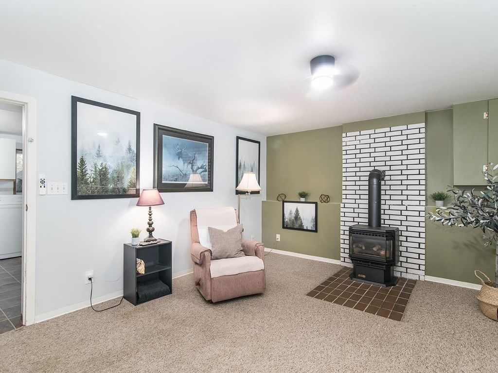 listing image 1105146262074558258
