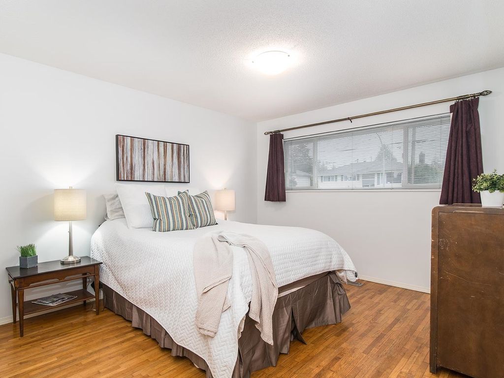 listing image 1105557203293491386