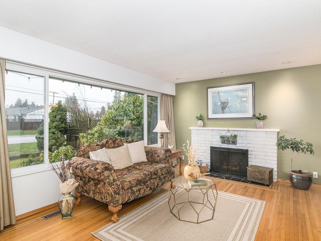 listing image 1104259970826260763