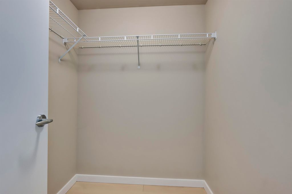 listing image 1109539953695792608