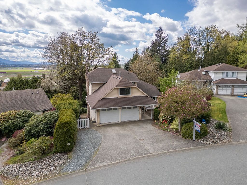 Photo of 35220 Mccorkell Drive, Abbotsford, BC V3G 2C4 (MLS # R3110243)