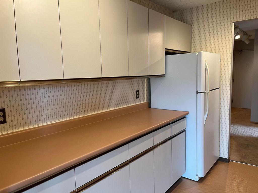 listing image 1109988545558412135