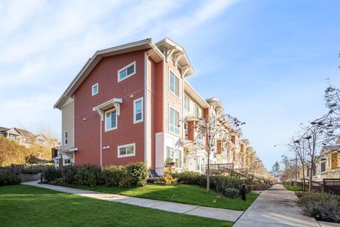 16561 17a Avenue 79 Surrey BC V3Z 1J3