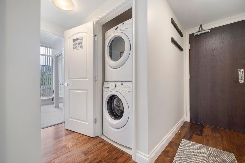 listing image 1103534822243390395
