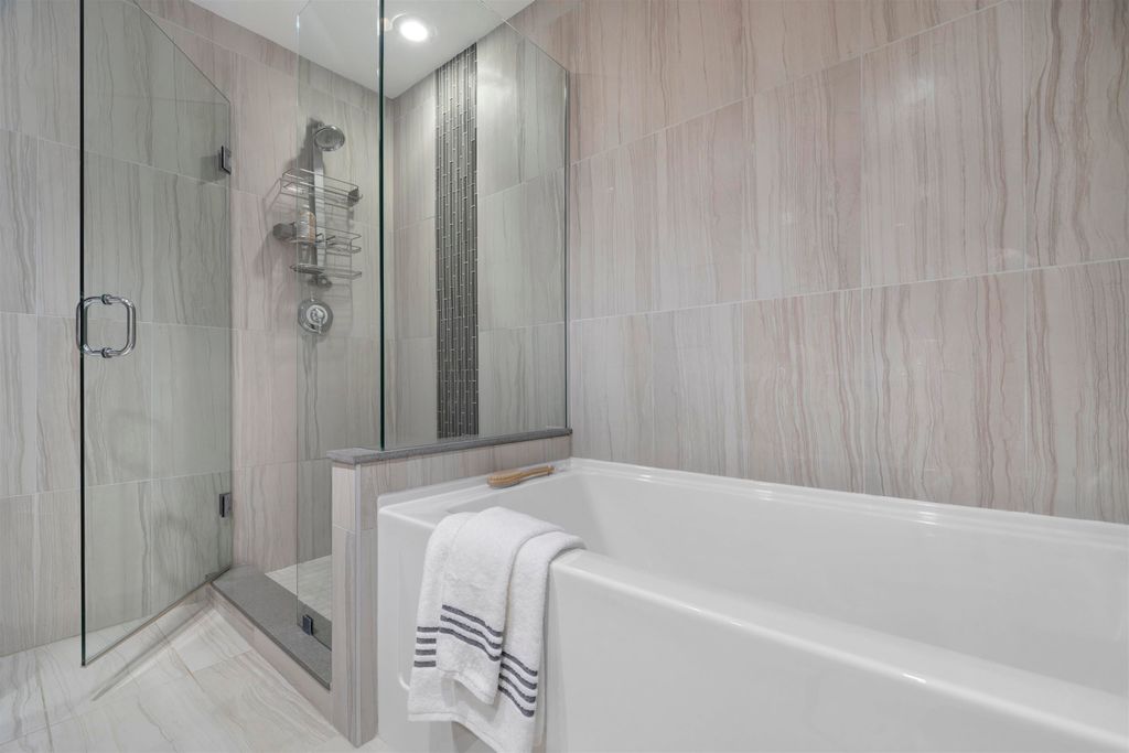 listing image 1104783871956898660