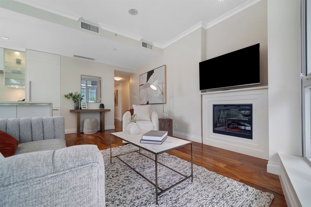 listing image 1106535631342249733