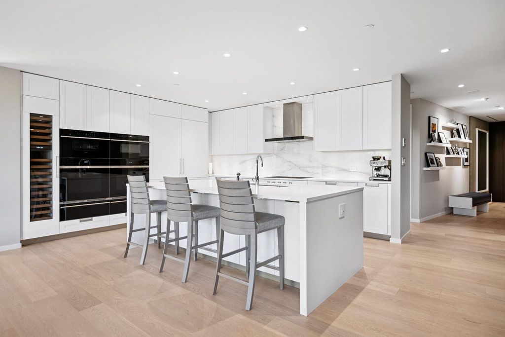 listing image 1102930583684023177