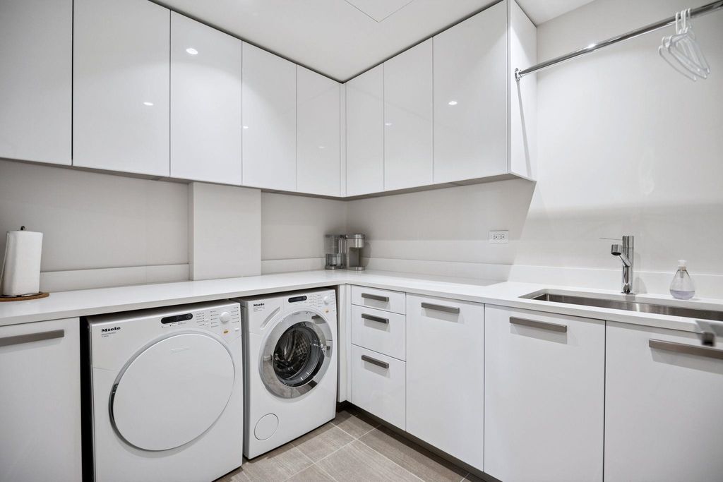 listing image 1105807795550626687