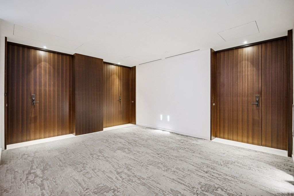 listing image 1106280598557509375