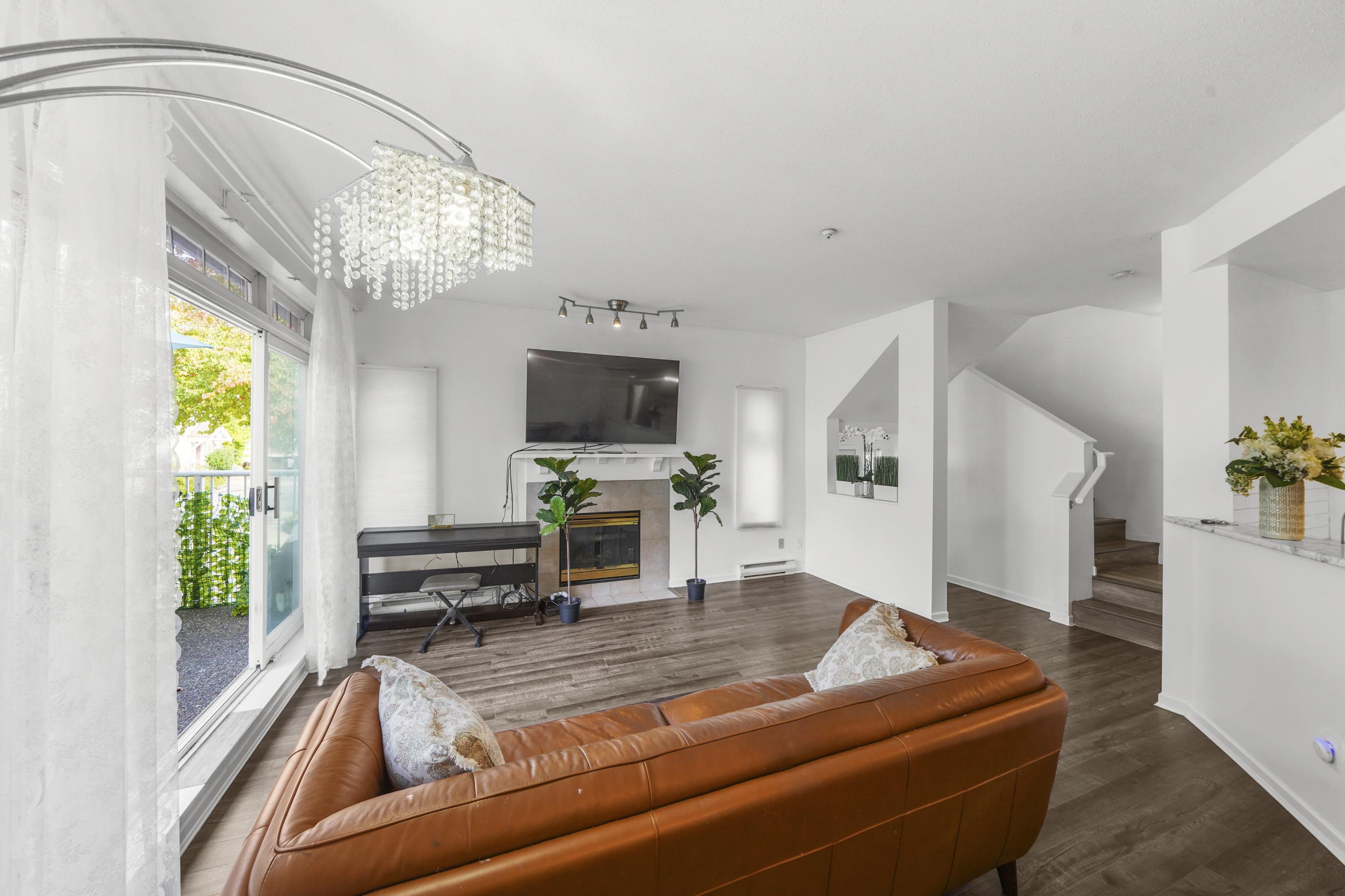 2422 Hawthorne Avenue 63