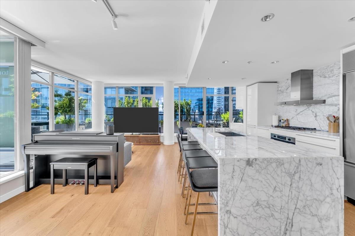 788 Richards Street 2602