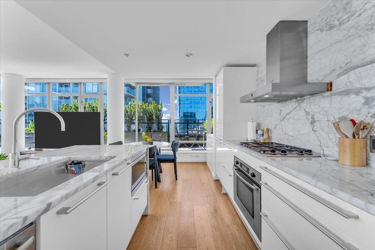 788 Richards Street 2602