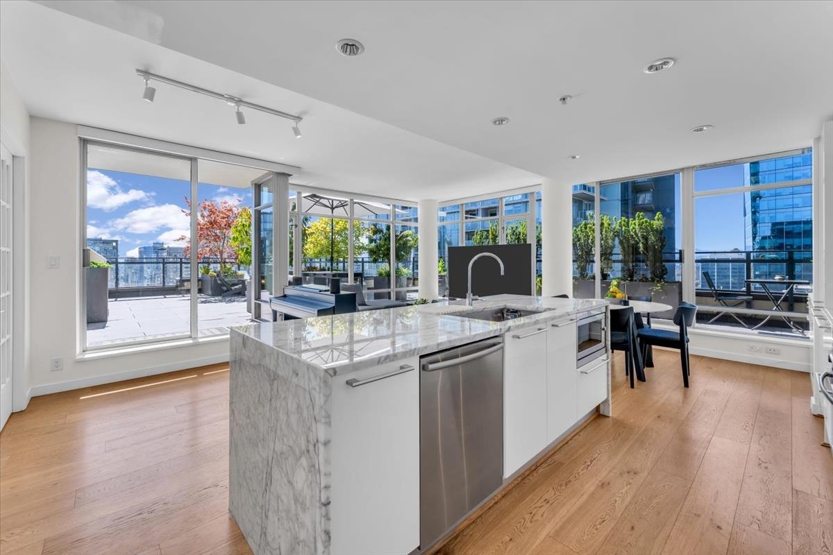 788 Richards Street 2602