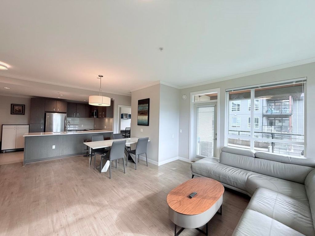 listing image 1102729847526569310