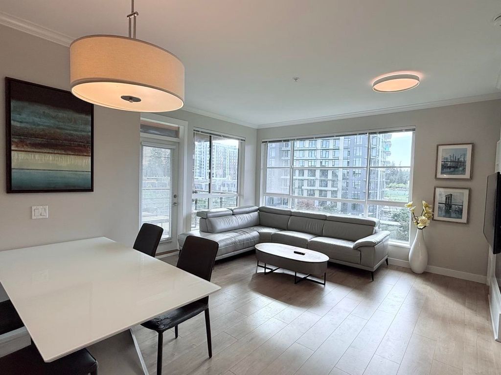 listing image 1102803969321972242