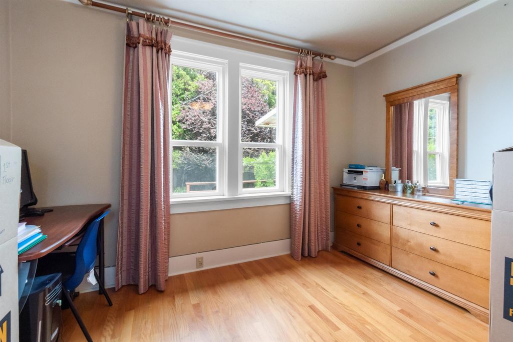 listing image 1100747997372632321