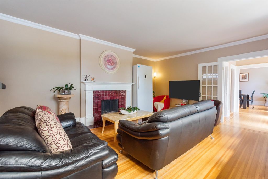 listing image 1100596135703441675