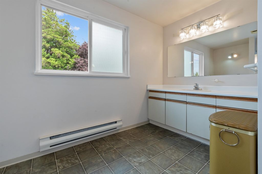 listing image 1105890076345608398