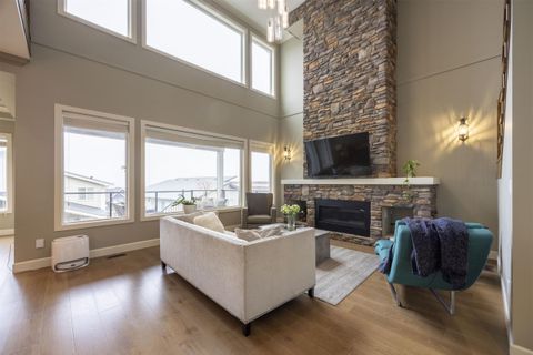 1407 Strawline Hill Street Coquitlam BC V3E 0L5