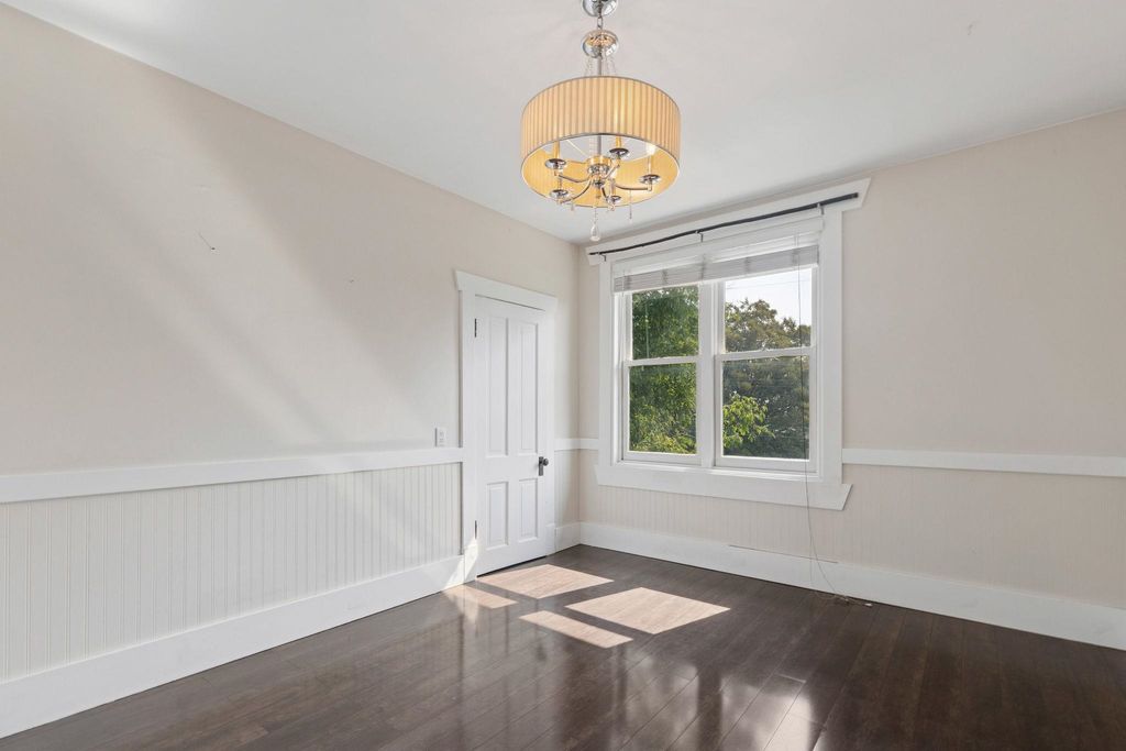 listing image 1102888149207080032