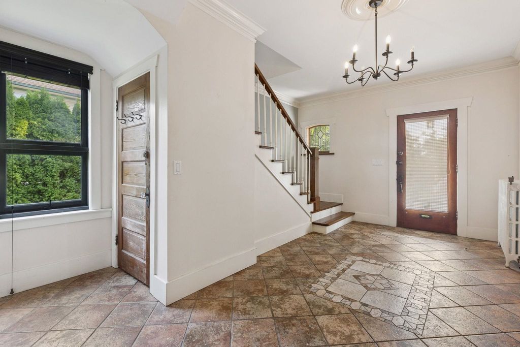 listing image 1102775251354900035