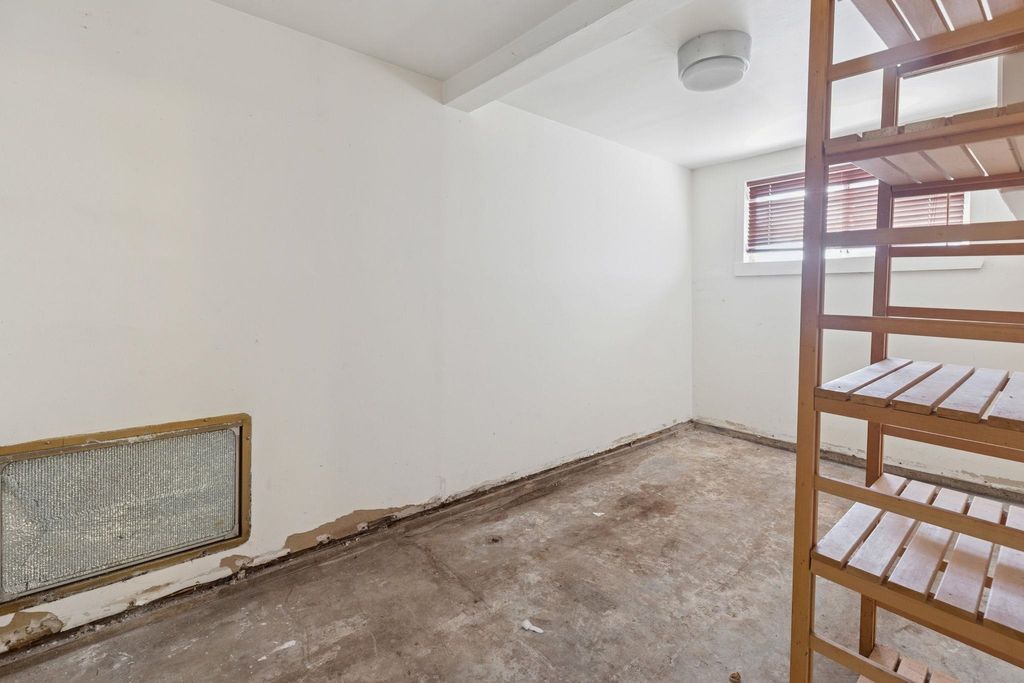 listing image 1106196512361126402