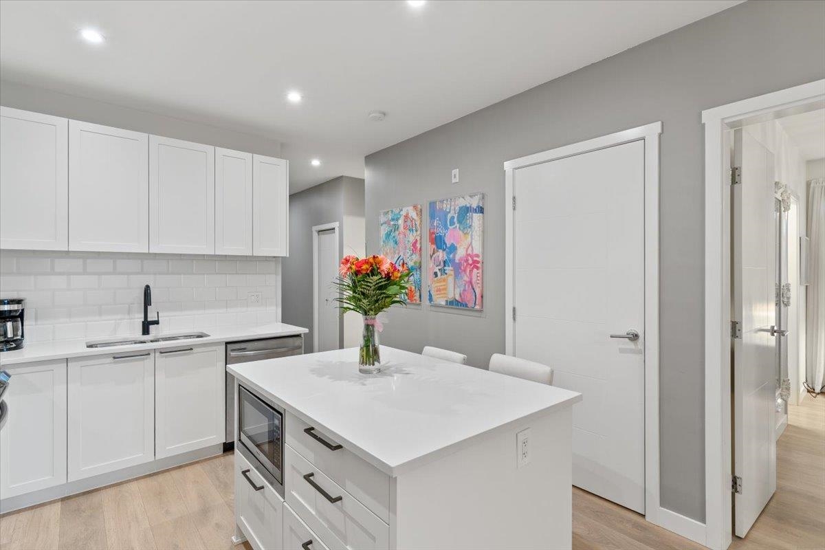 5415 Brydon Crescent 309