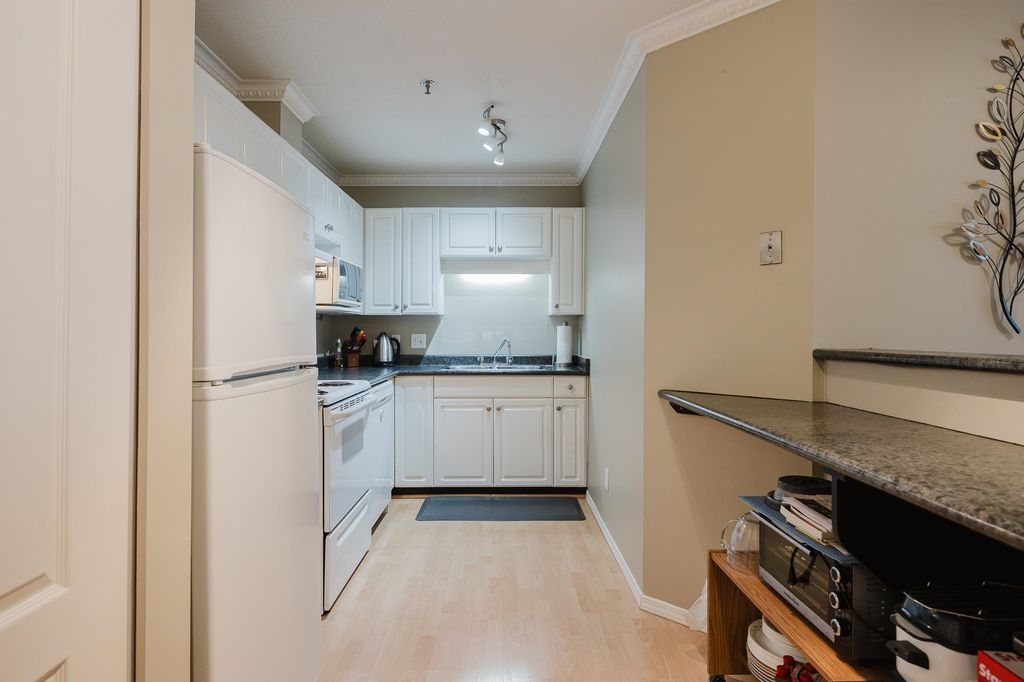 listing image 1100792844285328641