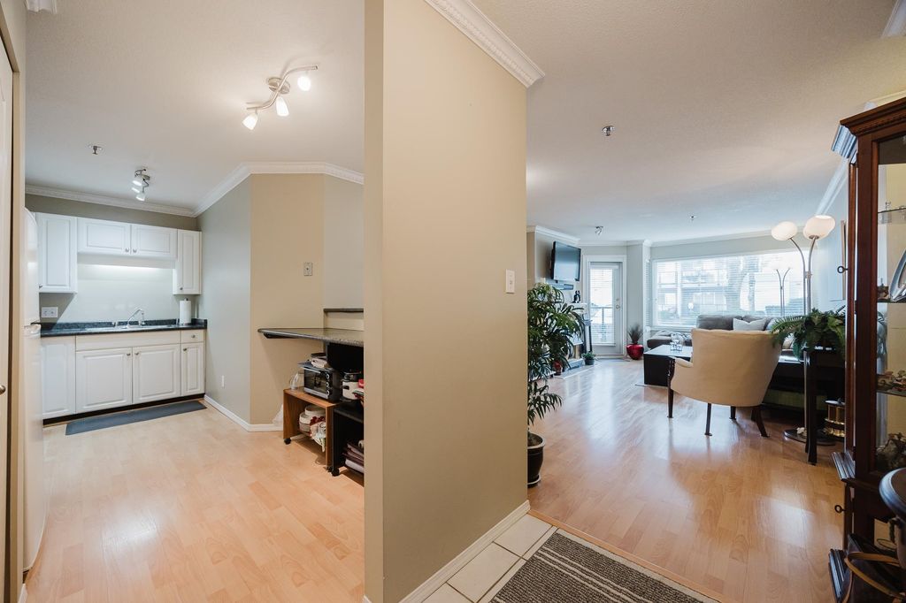 listing image 1101031915338225211