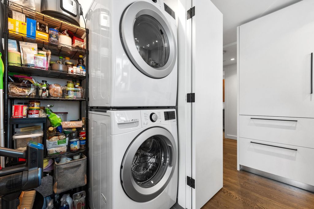 listing image 1108863104646765935
