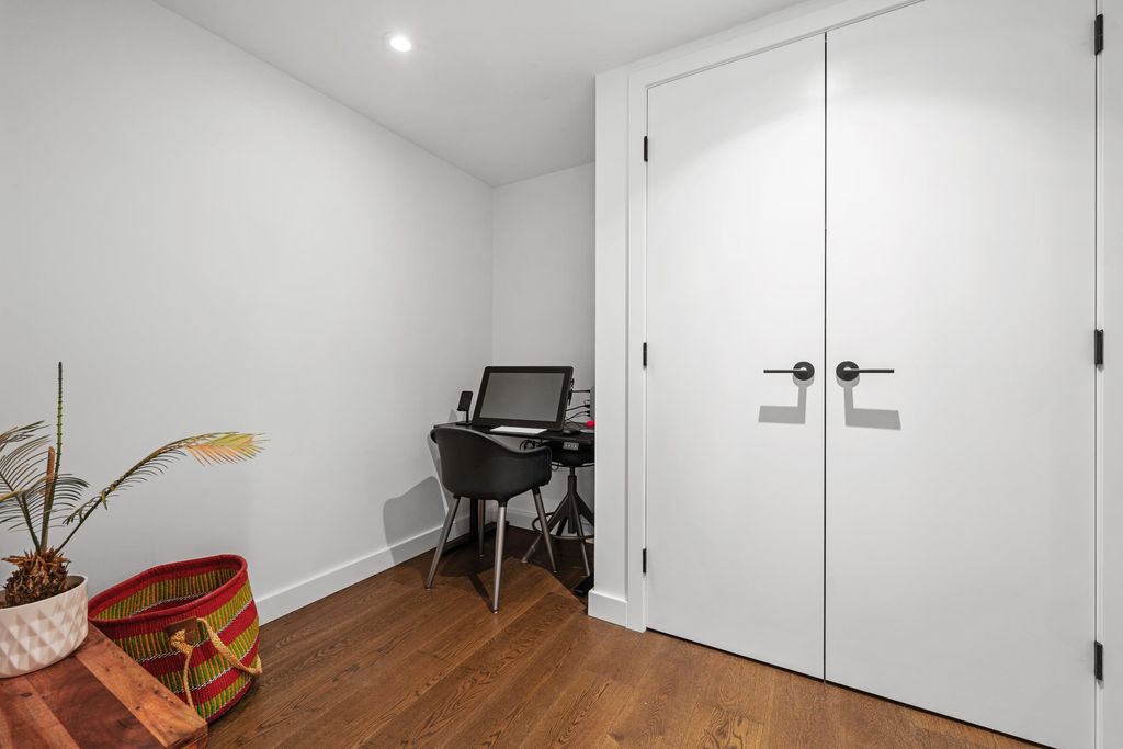 listing image 1104334362259564718