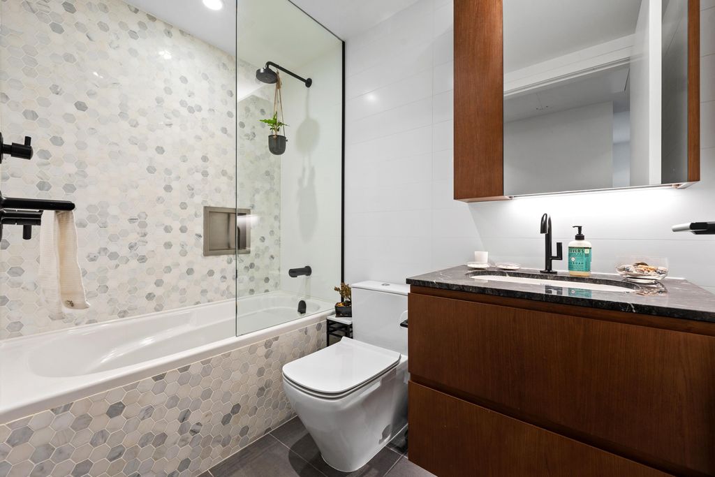 listing image 1103621347587752271