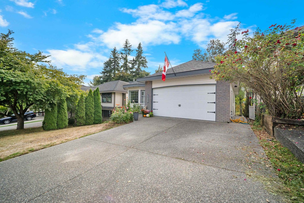 Photo of 23659 Tamarack Lane, Maple Ridge, BC V2W 1B4 (MLS # R3172300)
