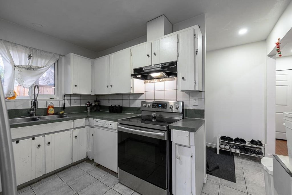 Photo of 7366 128a Street, Surrey, BC V3W 7G9 (MLS # R3148637)