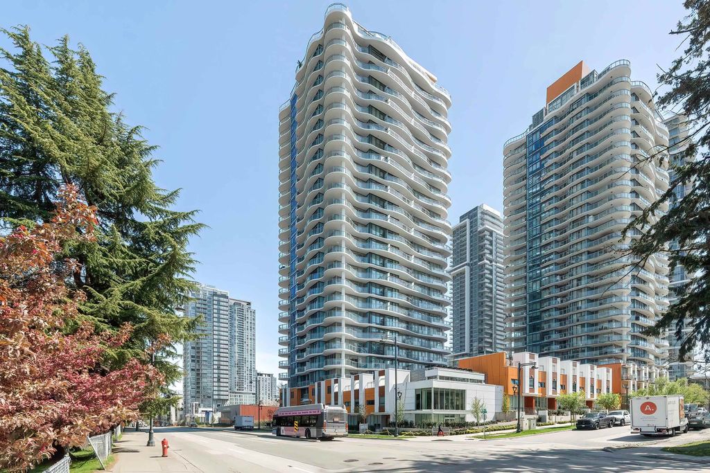 Photo of 13318 104 Avenue #801, Surrey, BC V3T 0R2 (MLS # R3066421)