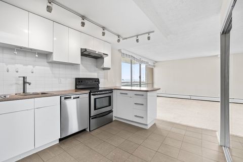 2016 Fullerton Avenue 1610 North Vancouver BC V7P 3E6