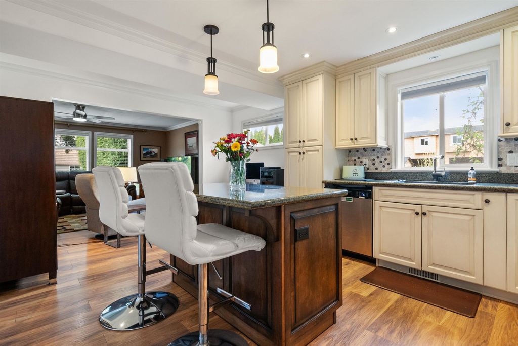 Photo of 46000 Bonny Avenue, Chilliwack, BC V2P 3H6 (MLS # R3111433)